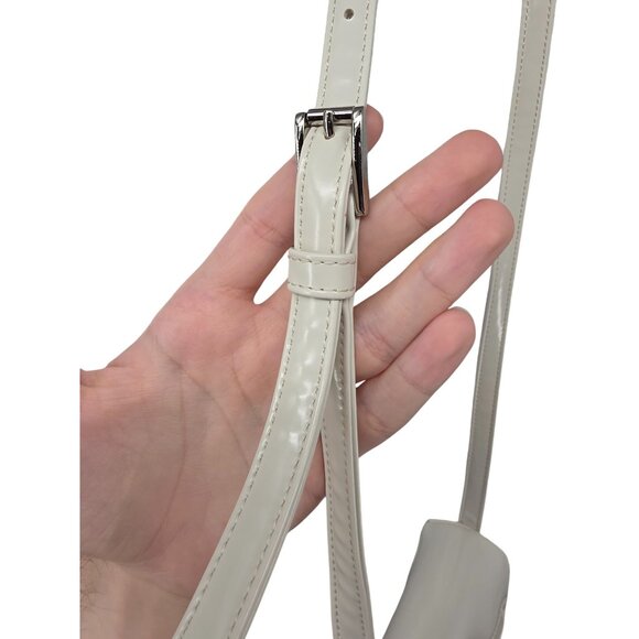 Guess Cream Crossbody Bag With Front Pocket & Zipper Closure - Picture 9 of 14